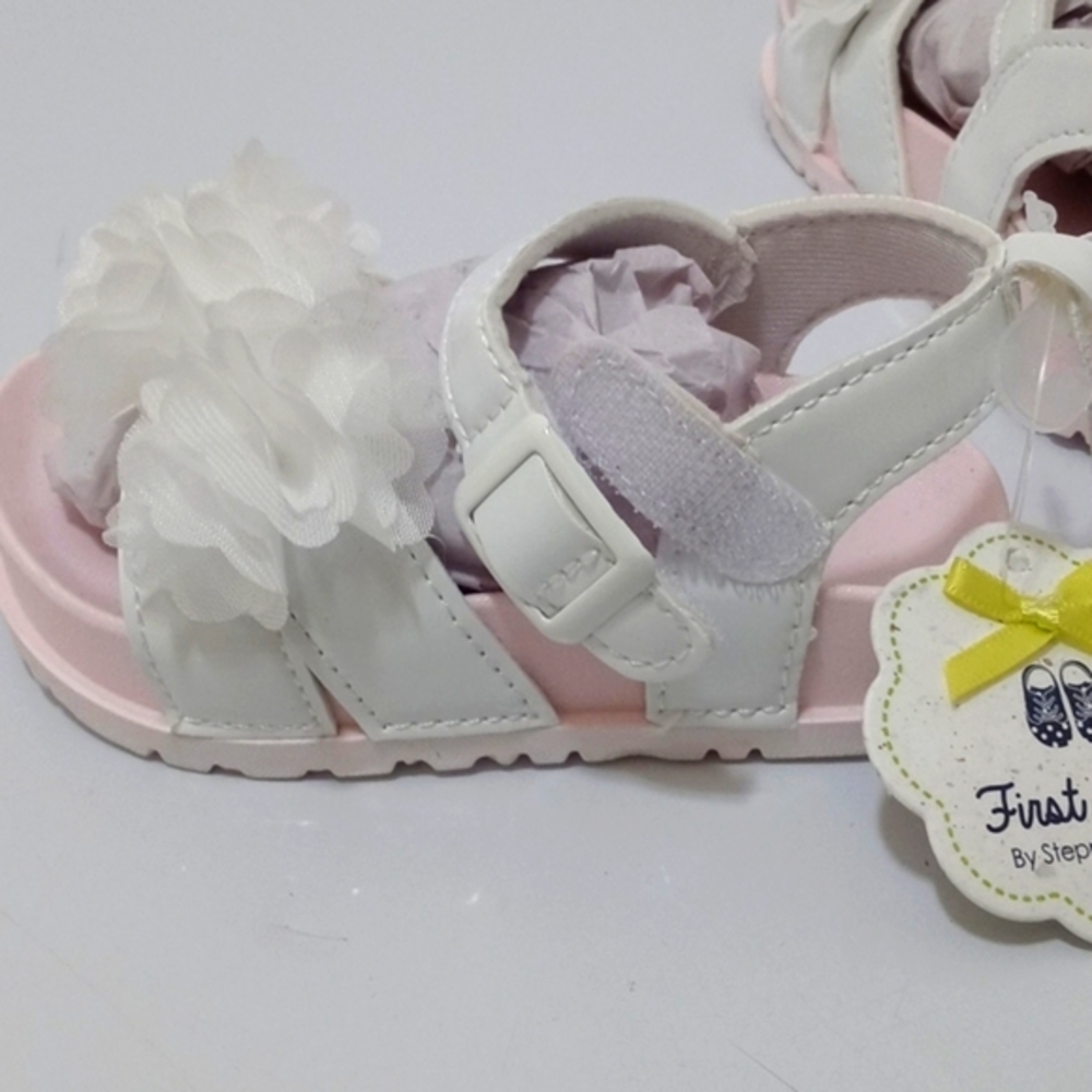Girl's Toddler Sandals, Size 5 & 6 - Picture 5 of 7